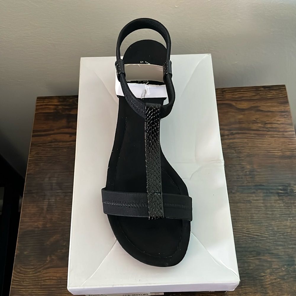 Black Alfani sandals in 9.5